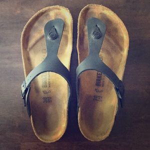 Black Birkenstock Gizeh.